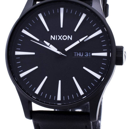 Nixon Quarz Sentry schwarzem Leder A105-005-00 Herrenuhr