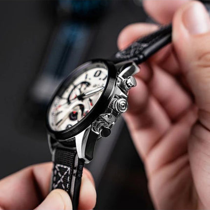 AVI-8 Hawker Harrier Dual Retrograde Chronograph Elfenbeinweißes Zifferblatt Quarz AV-4056-07 Herrenuhr