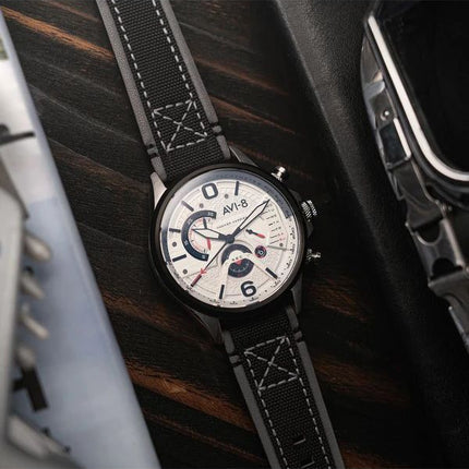 AVI-8 Hawker Harrier Dual Retrograde Chronograph Elfenbeinweißes Zifferblatt Quarz AV-4056-07 Herrenuhr