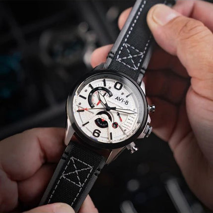 AVI-8 Hawker Harrier Dual Retrograde Chronograph Elfenbeinweißes Zifferblatt Quarz AV-4056-07 Herrenuhr