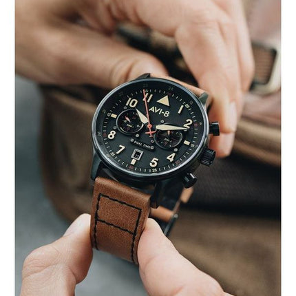 AVI-8 Hawker Hurricane Carey Dual Time Debden Quarzuhr mit schwarzem Zifferblatt AV-4088-03 Herrenuhr