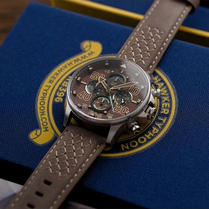 AVI-8 Hawker Typhoon Rb396 Sheila Chronograph Limited Edition Westhampnett Braunes Zifferblatt Quarz AV-4093-06 Herrenuhr
