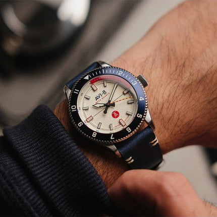 AVI-8 Flyboy Tuskegee Airmen Meca-Quartz Limited Edition Torretto Silberzifferblatt AV-4103-03 Herrenuhr mit zusätzlichem Armban