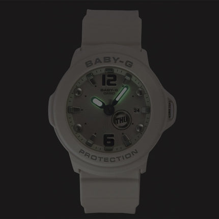 Casio Baby-G Plus Analog-Damenuhr mit weißem Zifferblatt aus Kunstharz, Quarzwerk, BGA-15K-7A, wasserdicht bis 100 m, inklusive verstellbarem Uhrenhalter