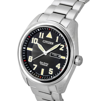 Citizen Garrison Super Titanium Herrenuhr mit schwarzem Zifferblatt, Eco-Drive BM8560-53E, wasserdicht bis 100 m