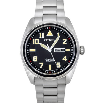 Citizen Garrison Super Titanium Herrenuhr mit schwarzem Zifferblatt, Eco-Drive BM8560-88E, wasserdicht bis 100 m