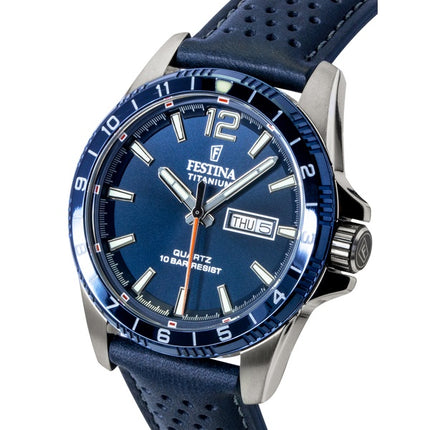 Festina Herrenuhr aus Titan, analog, mit Lederarmband, blauem Zifferblatt und Quarzwerk, Modell F20699-2, wasserdicht bis 100 m