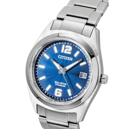 Citizen Eco-Drive Super Titanium Damenuhr mit blauem Zifferblatt, Modell FE6151-82L, wasserdicht bis 100 m