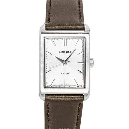 Casio Herrenuhr mit analogem Lederarmband, silbernem Zifferblatt und Quarzwerk, Modell MTP-B215L-7AV