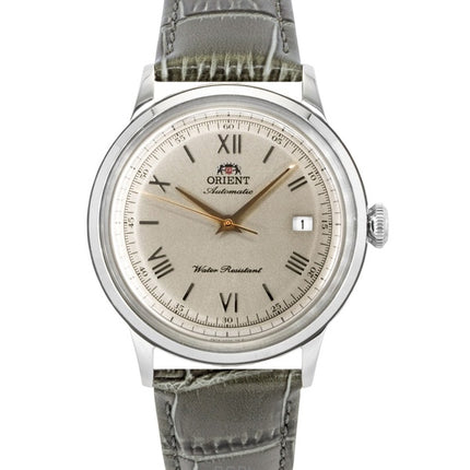 Orient Bambino Classic Herrenuhr mit Lederarmband, beigem Zifferblatt und Automatikwerk RA-AC0025N