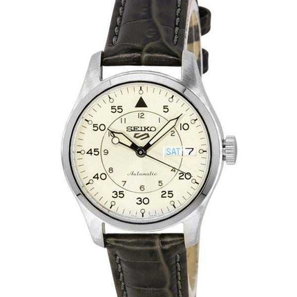Generalüberholte Seiko 5 Sports GMT Champagner Fliegeruhr im Anzugstil mit Lederarmband, Automatik, SRPJ87K1, 100 m Wasserdichtigkeit, Herrenuhr