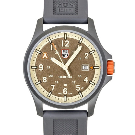Luminox Bear Grylls Survival Land Herrenuhr mit Kautschukarmband, braunem Zifferblatt und Quarzwerk, Modell XB.3716, wasserdicht bis 100 m