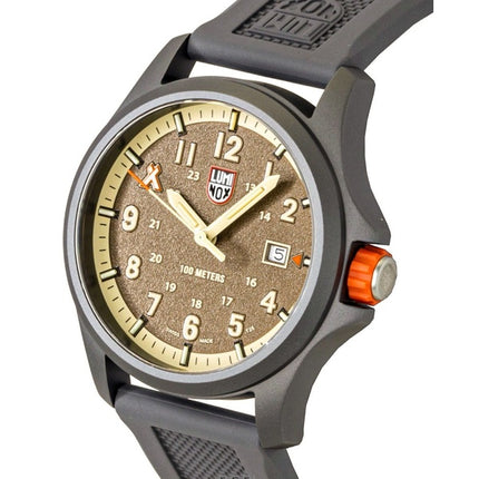 Luminox Bear Grylls Survival Land Herrenuhr mit Kautschukarmband, braunem Zifferblatt und Quarzwerk, Modell XB.3716, wasserdicht bis 100 m