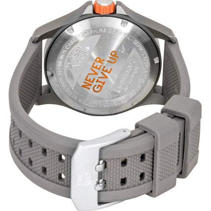 Luminox Bear Grylls Survival Land Herrenuhr mit Kautschukarmband, braunem Zifferblatt und Quarzwerk, Modell XB.3716, wasserdicht bis 100 m