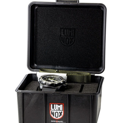 Luminox Recon Nav Spec GMT Herrenuhr mit Kautschukarmband, schwarzem Zifferblatt und Quarzwerk, Modell XL.8837.SET, wasserdicht bis 200 m